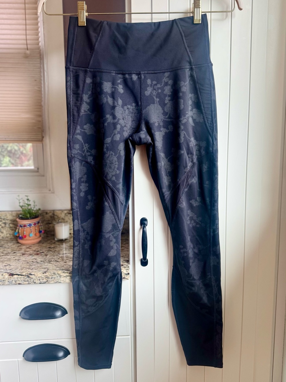 Athleta Sonar 7/8 Floral Mesh Panel Leggings Black Size Small 25.5”